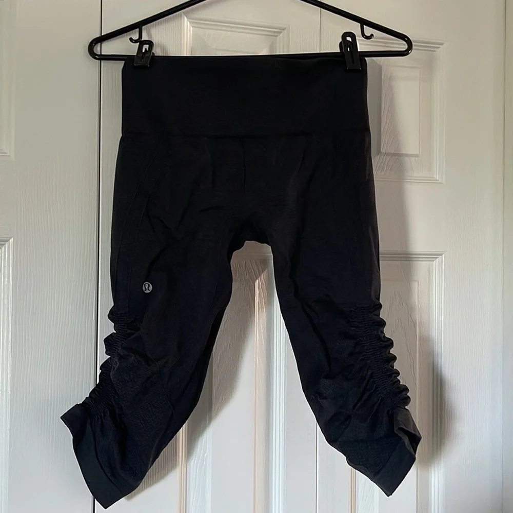 Lululemon Flow Crops🥰🥰🥰 - Picture 2 of 3